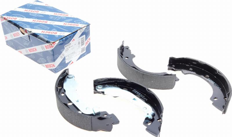 BOSCH 0 986 487 570 - Kit freno, freni a tamburo www.autoricambit.com