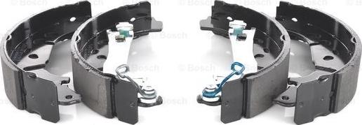 BOSCH 0 986 487 703 - Kit freno, freni a tamburo www.autoricambit.com