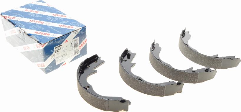 BOSCH 0 986 487 739 - Kit ganasce, Freno stazionamento www.autoricambit.com