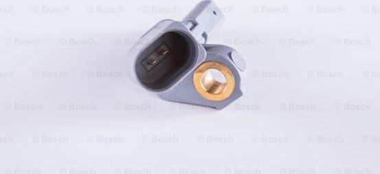 BOSCH 0 986 594 560 - Sensore, N° giri ruota www.autoricambit.com