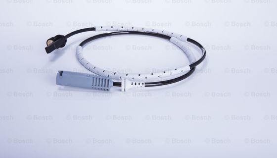 BOSCH 0 986 594 572 - Sensore, N° giri ruota www.autoricambit.com