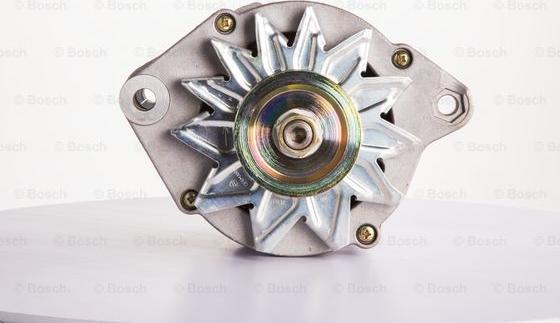 BOSCH 0 120 469 035 - Alternatore www.autoricambit.com