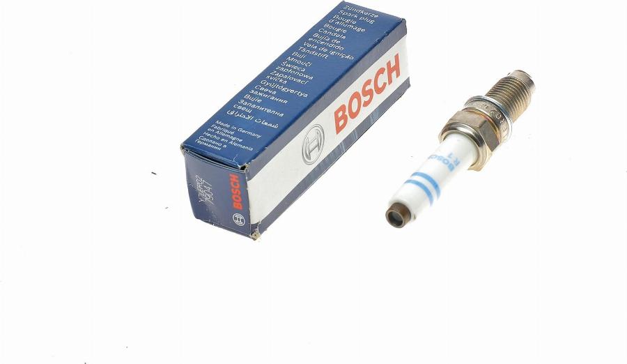 BOSCH 0 241 135 520 - Candela accensione www.autoricambit.com