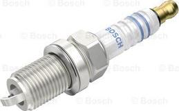 BOSCH 0 241 235 743 - Candela accensione www.autoricambit.com