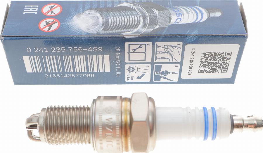 BOSCH 0 241 235 756 - Candela accensione www.autoricambit.com