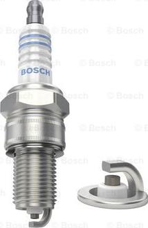 BOSCH 0 241 235 563 - Candela accensione www.autoricambit.com