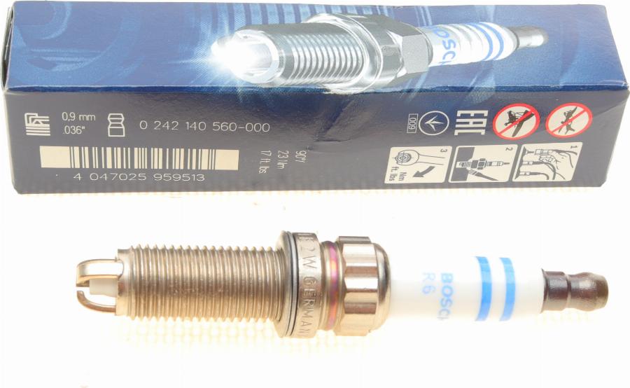 BOSCH 0 242 140 560 - Candela accensione www.autoricambit.com