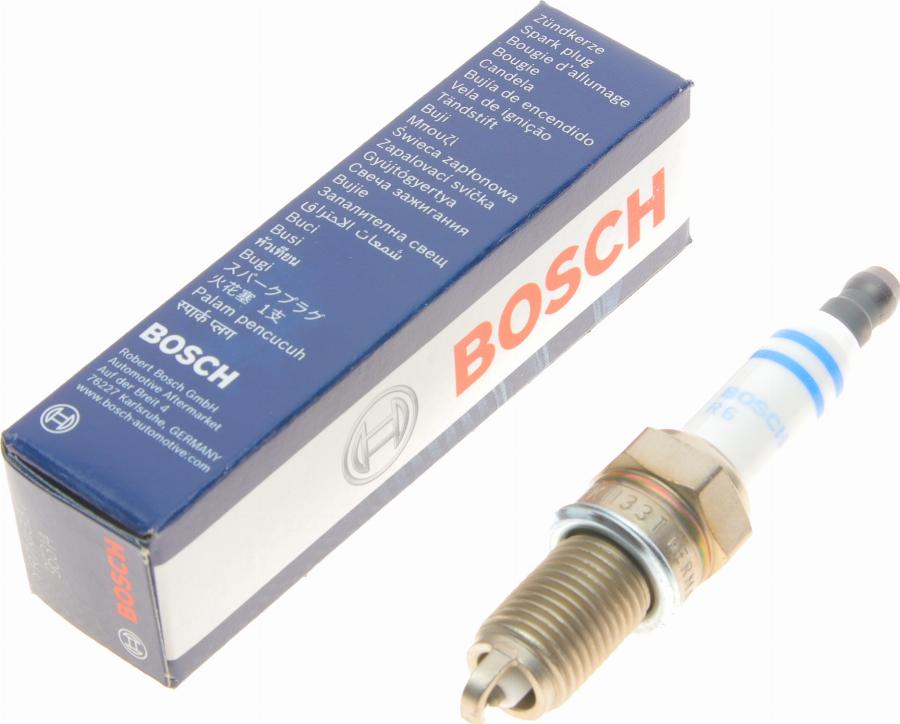 BOSCH 0 242 135 563 - Candela accensione www.autoricambit.com