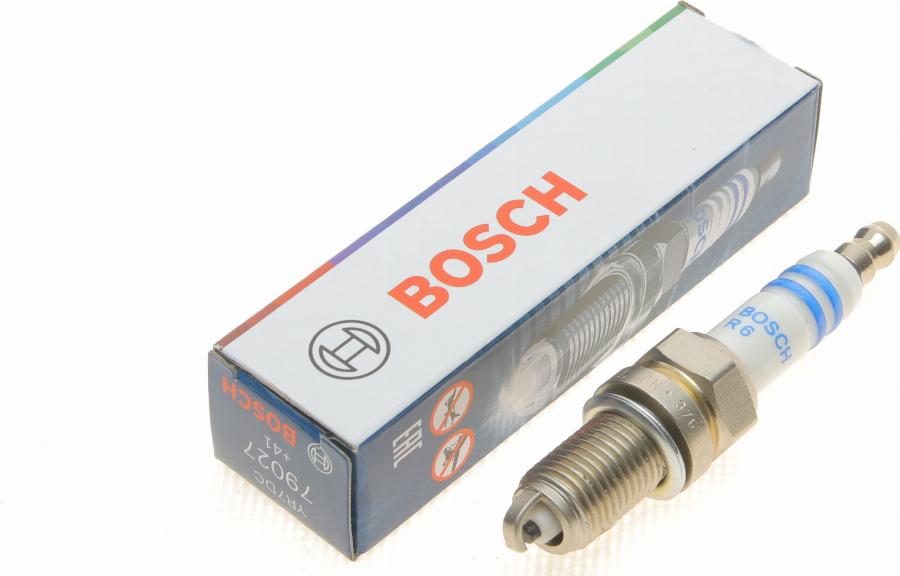 BOSCH 0 242 135 515 - Candela accensione www.autoricambit.com