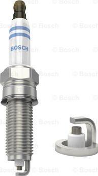 BOSCH 0 242 135 527 - Candela accensione www.autoricambit.com