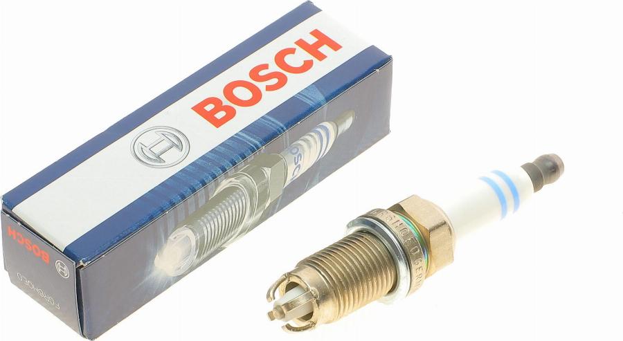 BOSCH 0 242 240 590 - Candela accensione www.autoricambit.com