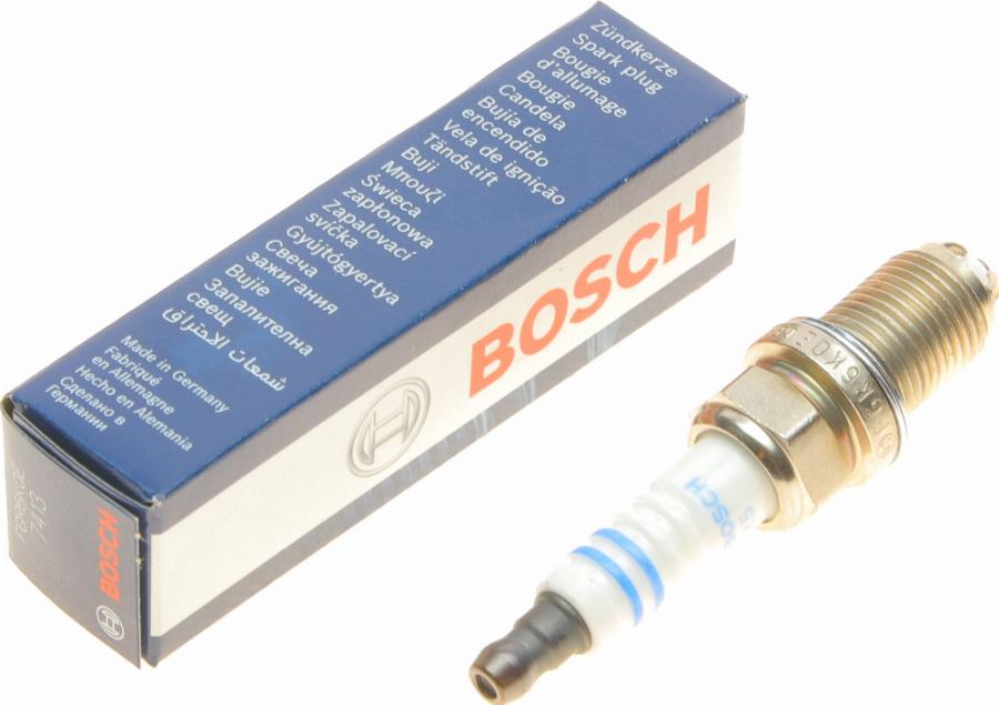 BOSCH 0 242 240 587 - Candela accensione www.autoricambit.com