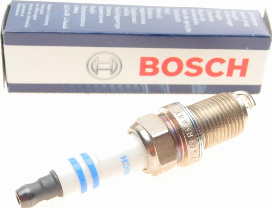 BOSCH 0 242 240 653 - Candela accensione www.autoricambit.com