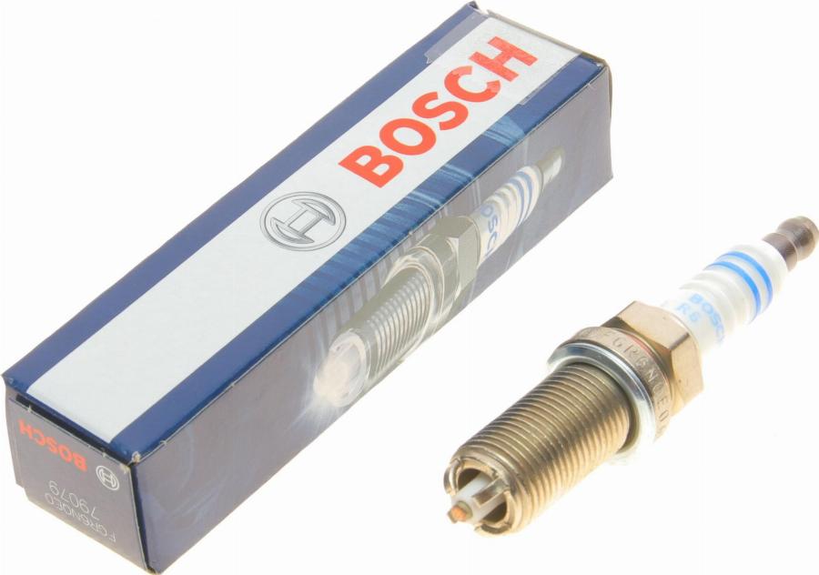 BOSCH 0 242 240 635 - Candela accensione www.autoricambit.com