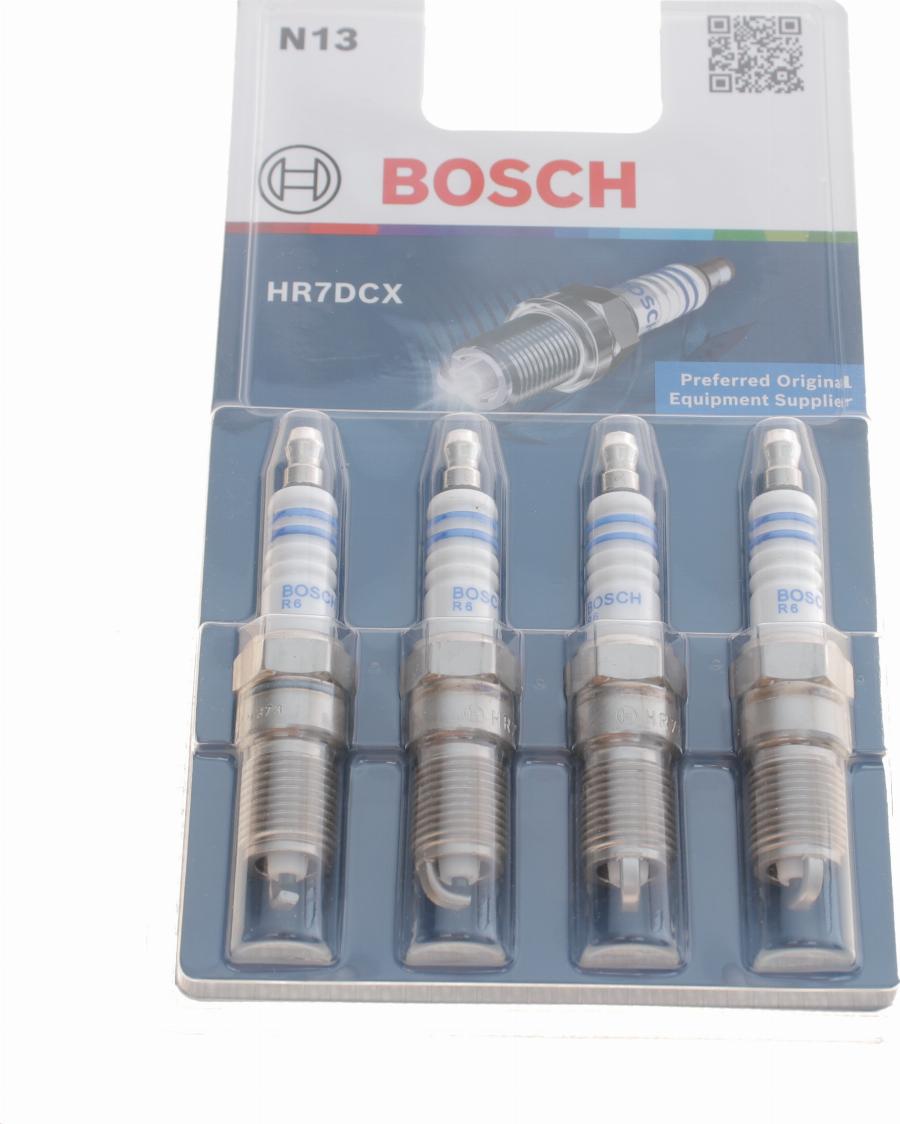 BOSCH 0 242 235 951 - Candela accensione www.autoricambit.com