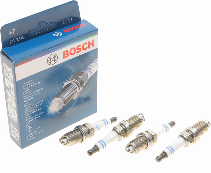 BOSCH 0 242 235 914 - Candela accensione www.autoricambit.com