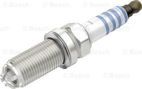 BOSCH 0 242 235 696 - Candela accensione www.autoricambit.com