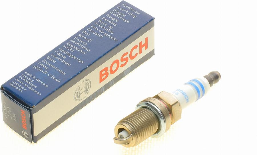 BOSCH 0 242 235 749 - Candela accensione www.autoricambit.com