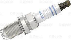 BOSCH 0 242 235 748 - Candela accensione www.autoricambit.com