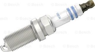 BOSCH 0 242 235 743 - Candela accensione www.autoricambit.com