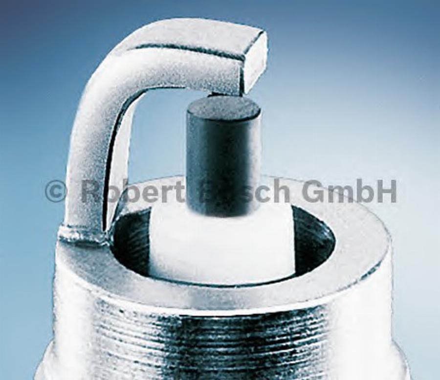 BOSCH 0 242 235 761 - Candela accensione www.autoricambit.com