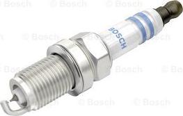 BOSCH 0 242 236 670 - Candela accensione www.autoricambit.com