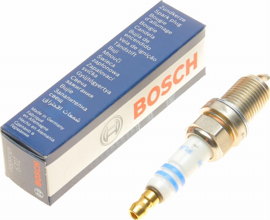 BOSCH 0 242 230 557 - Candela accensione www.autoricambit.com