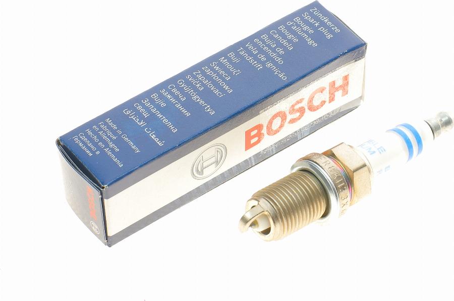 BOSCH 0 242 230 528 - Candela accensione www.autoricambit.com