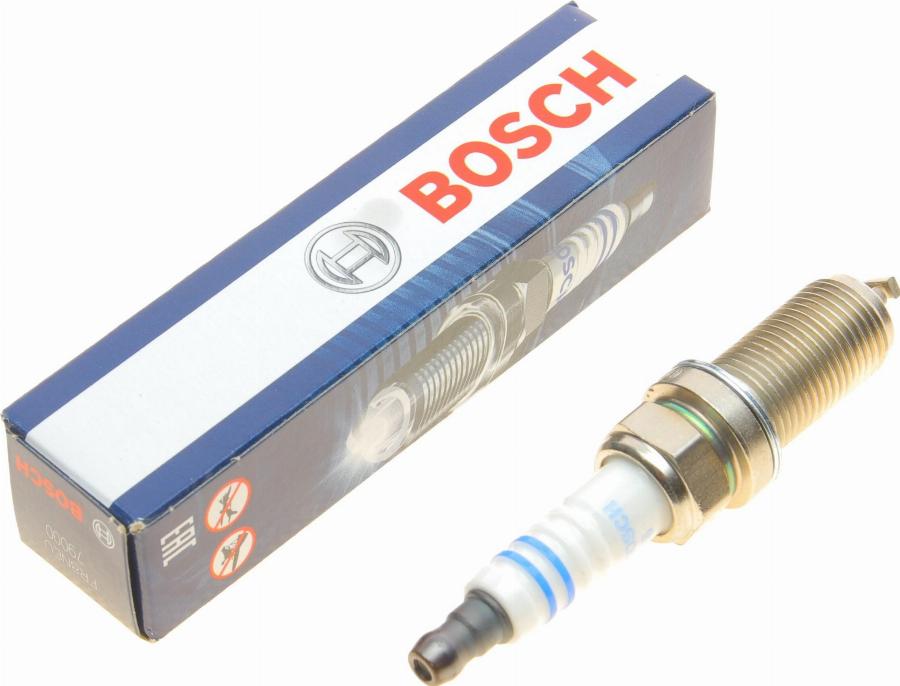 BOSCH 0 242 230 607 - Candela accensione www.autoricambit.com