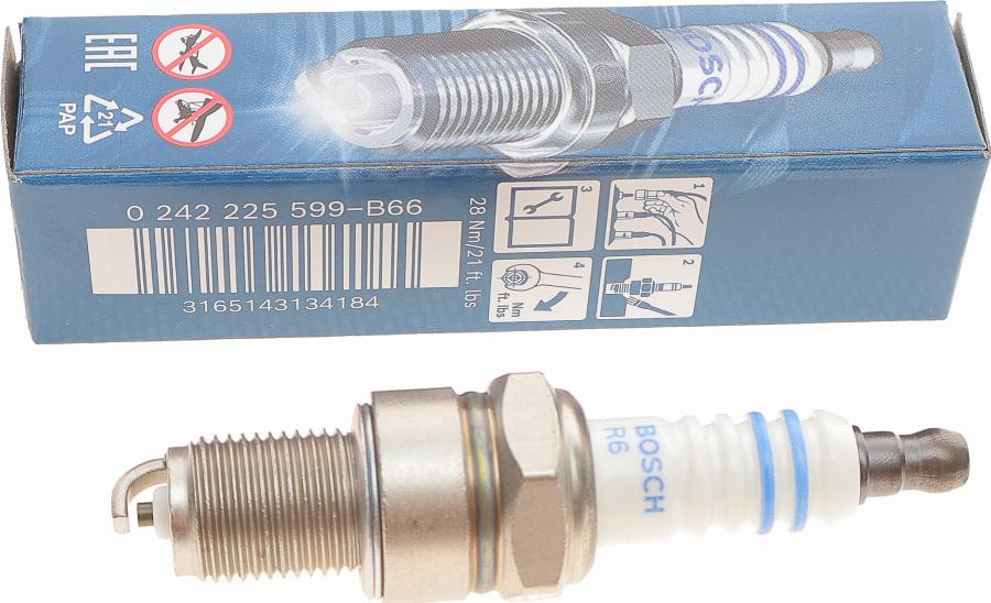 BOSCH 0 242 225 599 - Candela accensione www.autoricambit.com