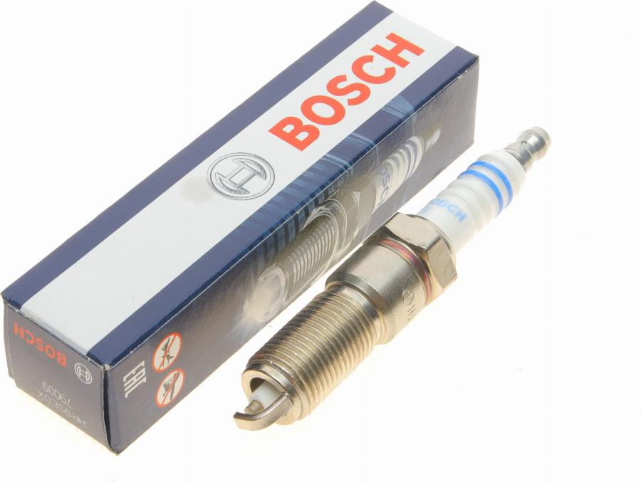 BOSCH 0 242 225 668 - Candela accensione www.autoricambit.com