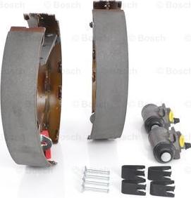 BOSCH 0 204 114 595 - Kit freno, freni a tamburo www.autoricambit.com