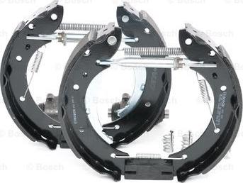 BOSCH 0 204 114 555 - Kit freno, freni a tamburo www.autoricambit.com