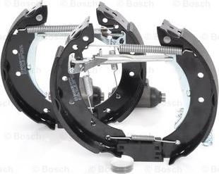 BOSCH 0 204 114 551 - Kit freno, freni a tamburo www.autoricambit.com