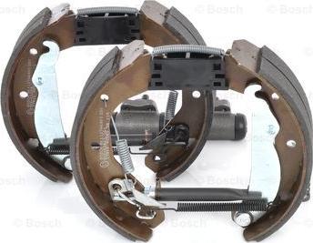 BOSCH 0 204 114 515 - Kit freno, freni a tamburo www.autoricambit.com