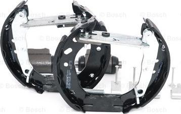 BOSCH 0 204 114 584 - Kit freno, freni a tamburo www.autoricambit.com