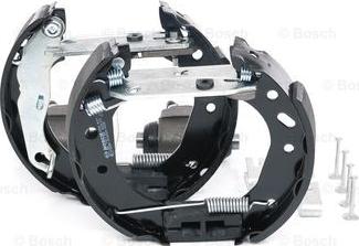 BOSCH 0 204 114 586 - Kit freno, freni a tamburo www.autoricambit.com