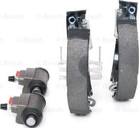 BOSCH 0 204 114 586 - Kit freno, freni a tamburo www.autoricambit.com