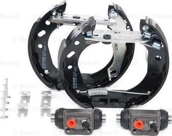 BOSCH 0 204 114 586 - Kit freno, freni a tamburo www.autoricambit.com