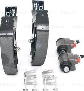 BOSCH 0 204 114 586 - Kit freno, freni a tamburo www.autoricambit.com