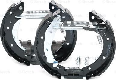 BOSCH 0 204 114 535 - Kit freno, freni a tamburo www.autoricambit.com