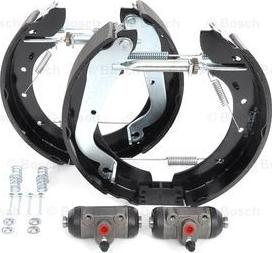 BOSCH 0 204 114 530 - Kit freno, freni a tamburo www.autoricambit.com