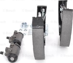 BOSCH 0 204 114 524 - Kit freno, freni a tamburo www.autoricambit.com