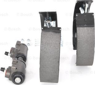 BOSCH 0 204 114 523 - Kit freno, freni a tamburo www.autoricambit.com