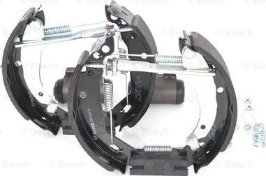 BOSCH 0 204 114 523 - Kit freno, freni a tamburo www.autoricambit.com