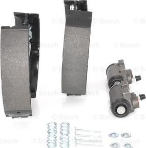 BOSCH 0 204 114 523 - Kit freno, freni a tamburo www.autoricambit.com