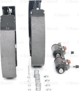 BOSCH 0 204 114 527 - Kit freno, freni a tamburo www.autoricambit.com