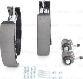 BOSCH 0 204 114 579 - Kit freno, freni a tamburo www.autoricambit.com