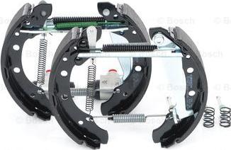 BOSCH 0 204 114 690 - Kit freno, freni a tamburo www.autoricambit.com