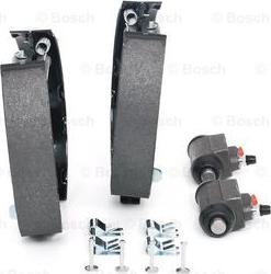 BOSCH 0 204 114 644 - Kit freno, freni a tamburo www.autoricambit.com